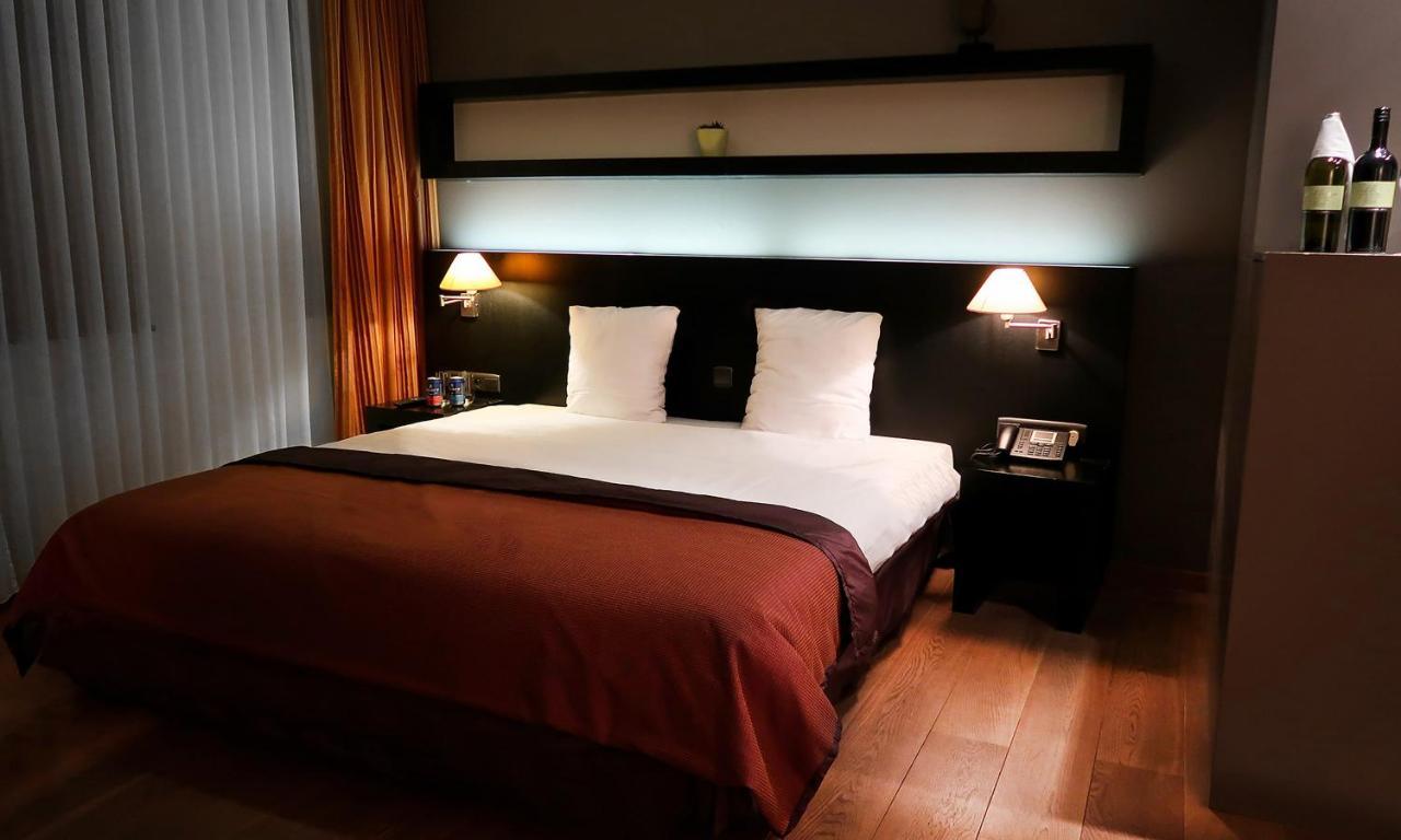 Hotel Van Eyck มาเซค ภายนอก รูปภาพ
