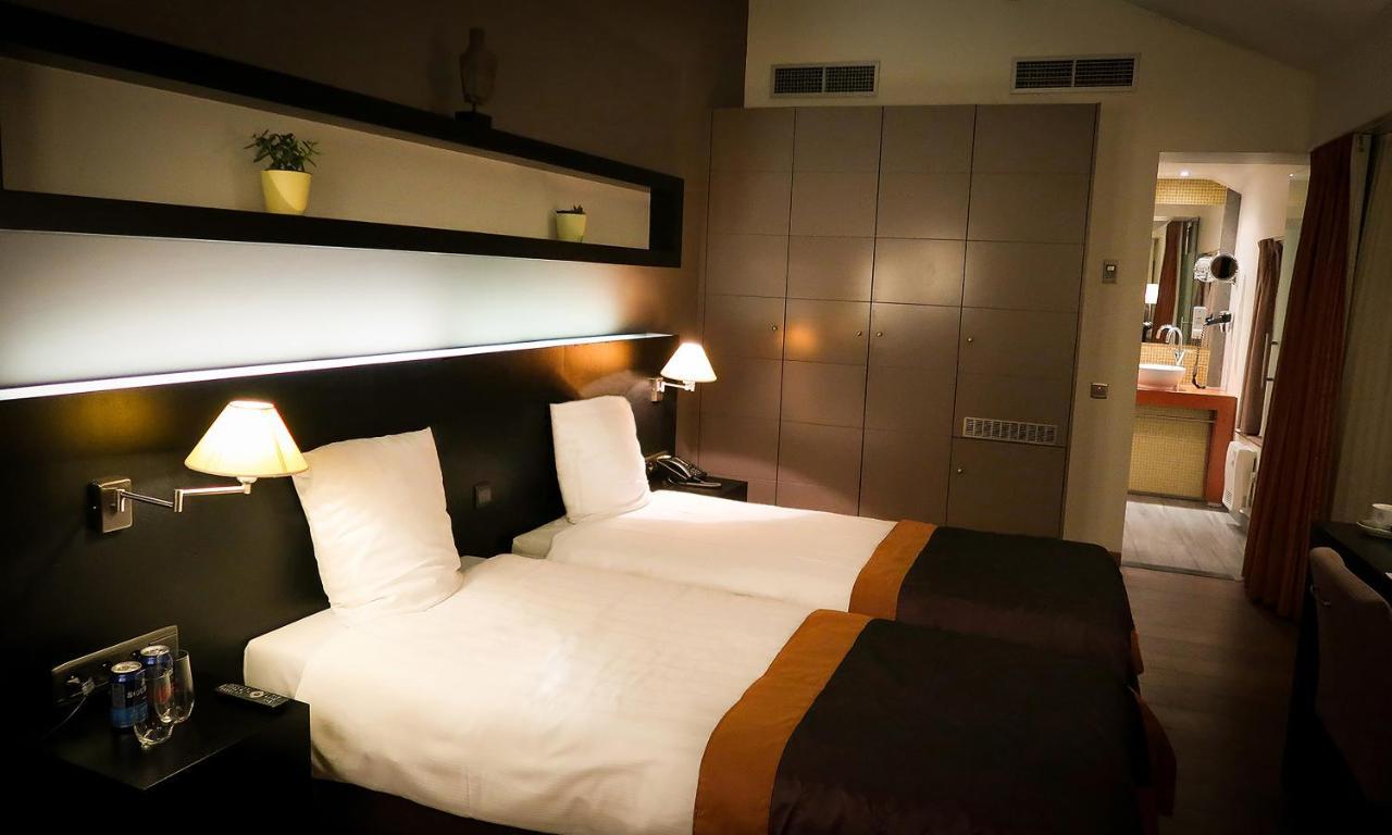 Hotel Van Eyck มาเซค ภายนอก รูปภาพ