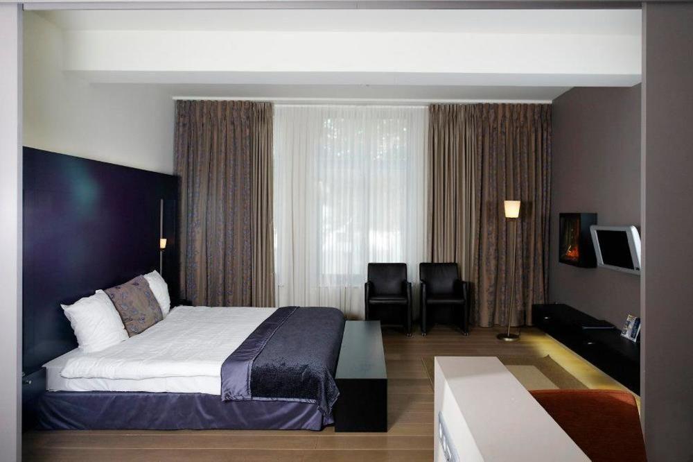 Hotel Van Eyck มาเซค ภายนอก รูปภาพ